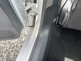 Volkswagen Golf 1.6TDi 105PS 6 HIGHLINE TOP - 9