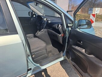 Kia Carens - 9