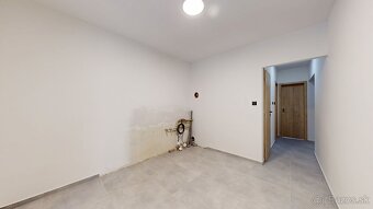 Priestranný, kompletne zrekonštruovaný 3 izbový byt - 9