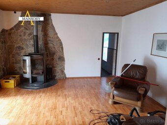 Na predaj väčší rodinný dom/chalupa na pozemku 2591 m2 v obc - 9