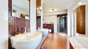 Krásny a veľký 5i RD, garáž, štýlová kuchyňa, walk-in šatník - 9