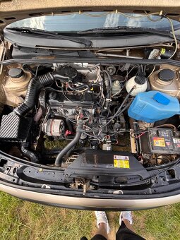 VW Passat B3 GL 1.8 benzín (zlatá farba) - 9
