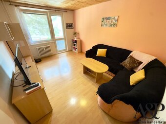 NA PREDAJ 2 IZB. BYT PREROBENÝ NA 3 IZB., 64M2, ŠTEFÁNIKOVA - 9