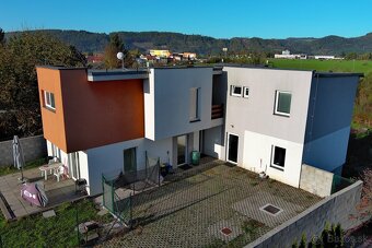 EXKLUZÍVNE Moderný zariadený 4-izbový rodinný dom, 2 k - 9