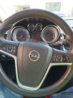 Opel Astra st j - 9