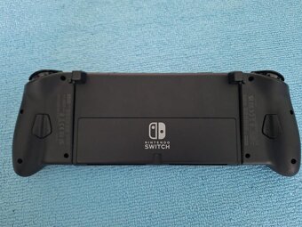 Nintendo Switch OLED + 7 hier + 2x Joy-Con + púzdro – stav a - 9