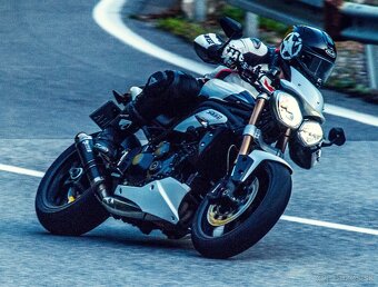 Triumph Speed Triple 1050 R.v 2011 - 9