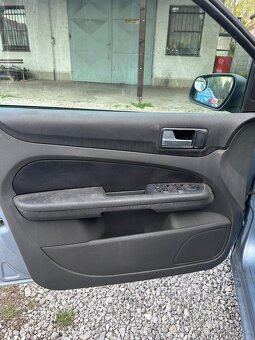 Rozpredám Ford FOCUS všetko mám, není len motor a prevodovka - 9