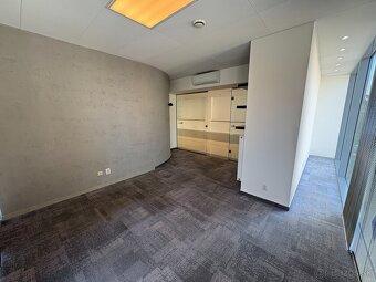 Exkluzívne obchodné priestory - 128 m2 - v centre mesta - 9