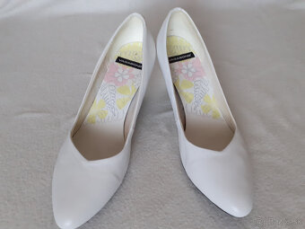 Dámske biele kožené nové lodičky Vagabond č.41 - 9