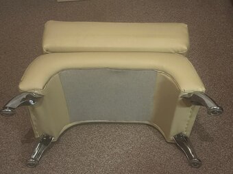 Predám sedačku, 2 kreslá, 3 taburetky - 9