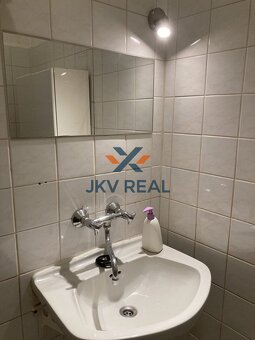 Realitná kancelária JKV REAL ponúka na prenájom polozariaden - 9