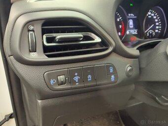Hyundai i30 combi 1,5 benzín 2022 v záruke - 9
