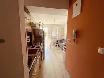 RezervovanéSmart bývanie:kompaktná garsónka v top... - 9