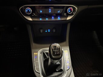 Hyundai i30 1,4 73kW benzín 87000km 2018 Led combi - 9