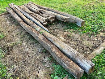 Staré dubové hranoly a trámy - ručne kresané - 9
