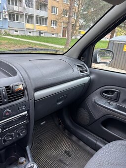 Renault Clio - 9