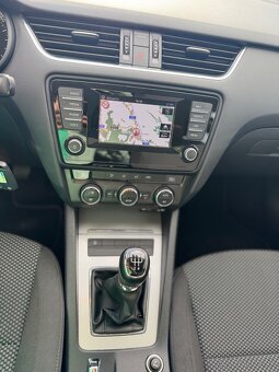 Škoda Octavia Combi 1.6 tdi Navi - 9
