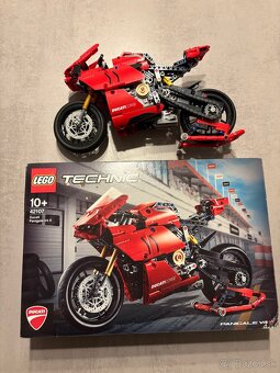 LEGO Technic 42107 Ducati Panigale V4 R - 9