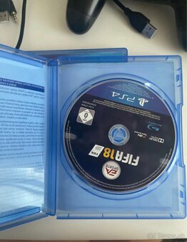 Ps4pro,ovladac,3hry,dlhsi kabel,sluchadla,kable k tv - 9