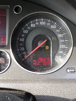 Vw Passat B6 1,9 TDI 77 kw r.2005 - 9