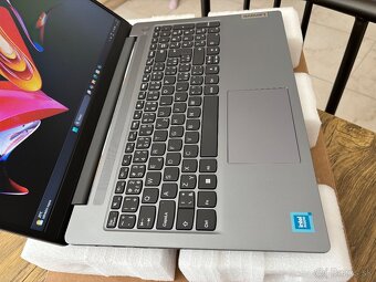 15.6"/Lenovo/8GB RAM DDR5/NvMe SSD 128GB/Intel HD 2GB/- - 9