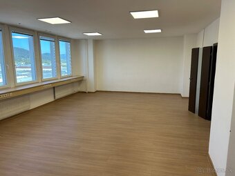 Klimatizované kancelárie 80m2 v širšom centre s parkovaním - 9
