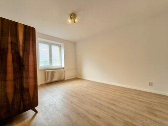 Na prenájom prerobený 2-izbový tehlový byt s balkónom - 9