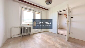 JEDINEČNÝ 3-IZBOVÝ BYT S TROMI LOGGIAMI A BALKÓNOM, 81 M2, D - 9