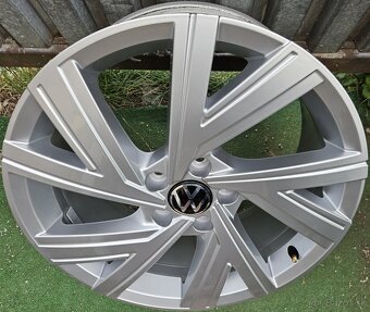 Atraktívne, originálne disky VW "Bergamo" - 5x112 r18 - 9