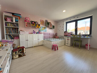 REZERVOVANÉ - Originálny rodinný dom na Leteckom poli,  Komá - 9