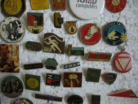 Ponuka: zbierka starých rôznych odznakov 2 (pozri fotky): - 9