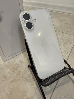 Apple iPhone 16 128GB - 9