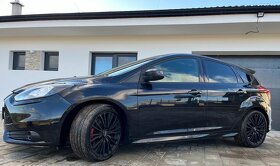 Ford Focus 2.0 ST - 9
