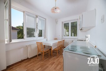 NA PREDAJ I 2-IZBOVÝ TEHLOVÝ BYT S BALKÓNOM, DLHÉ HONY - 9