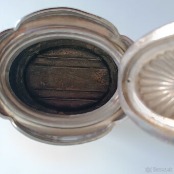 Starožitný zdobený postriebrený čajník - 9