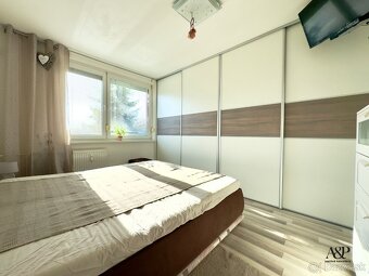 REKONŠTRUOVANÝ VEĽKÝ 3 IZB. BYT S DVOMI BALKÓNMI, 84M2, ROBO - 9