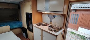 Karavan LMC 570K - solárne panely, mover, predstan - 9