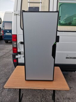 Predam dvierka a ine na autokaravan a obytny prives - 9