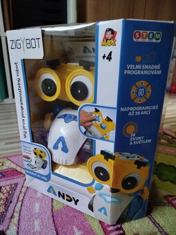 Andy programovateľný robot v top stave - 9