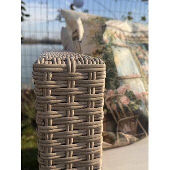 Rohová záhradná sedačka – ideálna na balkón aj menšiu terasu - 9