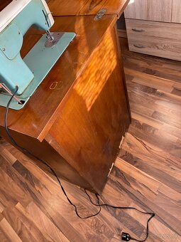 Mechanický šijací stroj Lada 236 - 9