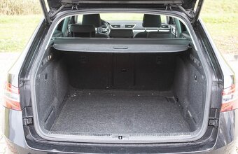 Škoda Superb Combi 2.0 TDI DSG - 9