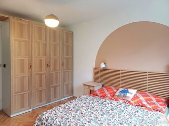 Priestranný 3-izbový byt (83 m²) s loggiou na prenájom - 9