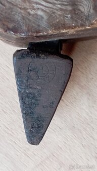 Starožitný naklepávač na kosu - 9