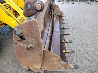 Rýpadlonakladač Komatsu WB97S - 9