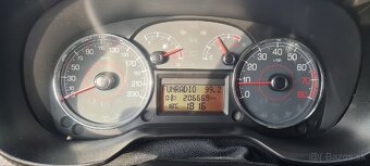 Fiat Grande Punto 1.4 16v - 9
