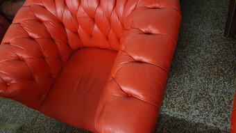 CHESTERFIELD ŠTÝL,KOŽENÁ SEDAČKA ČERVENÁ 2+1+TABURET - 9