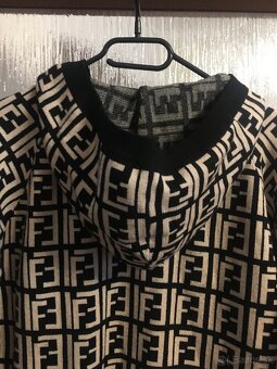NOVÝ FENDI damsky svetrik z kapucnickou L - 9