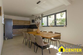 NA PREDAJ novopostavená vila s bazénom /280 m² / Dalmátsko,  - 9